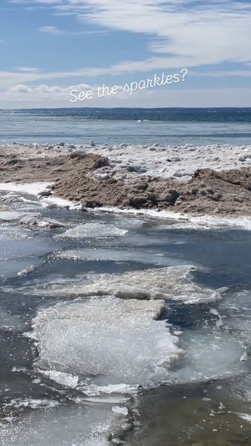 Forever captivated by the Lake Michigan shoreline at Eastport, MI, especially when snow & ice add ever-changing drama & beauty to the view. Love being able to see Old Mission & Leelanau Peninsulas on clear days like today! #weareblessed #abundantbeauty #godscreationisamazing #bepresent #lakemichiganbeach